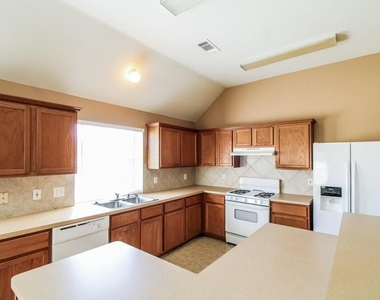 21502 Broadstone Drive - Photo Thumbnail 5