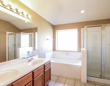 21502 Broadstone Drive - Photo Thumbnail 8