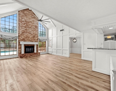 18319 Trace Forest Drive - Photo Thumbnail 8
