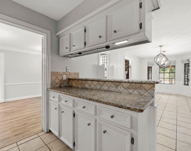 18319 Trace Forest Drive - Photo Thumbnail 14
