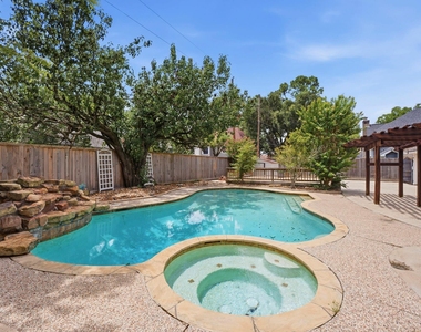 18319 Trace Forest Drive - Photo Thumbnail 33