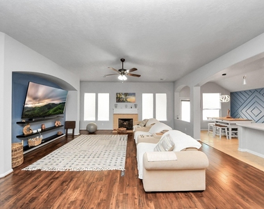 13806 Brighton Park Drive - Photo Thumbnail 4