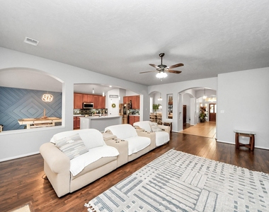 13806 Brighton Park Drive - Photo Thumbnail 6