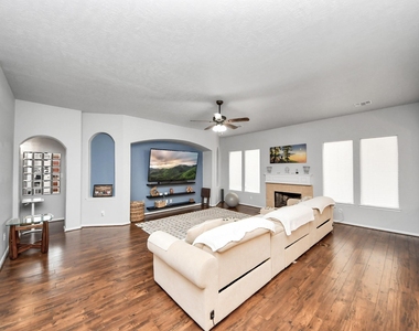 13806 Brighton Park Drive - Photo Thumbnail 2