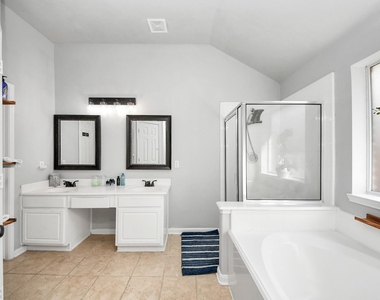 13806 Brighton Park Drive - Photo Thumbnail 33