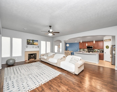 13806 Brighton Park Drive - Photo Thumbnail 3