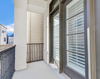 1215 W 24th Street - Photo Thumbnail 15