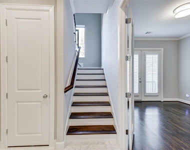 1215 W 24th Street - Photo Thumbnail 7