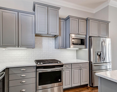 1215 W 24th Street - Photo Thumbnail 13