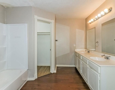 3002 Sherborne Street - Photo Thumbnail 9