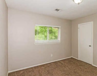 3002 Sherborne Street - Photo Thumbnail 12