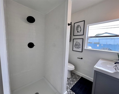 415 Fairview Avenue - Photo Thumbnail 1