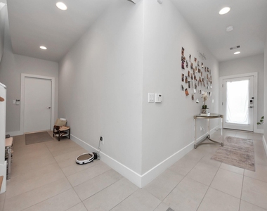 1903 Wipprecht Street - Photo Thumbnail 23
