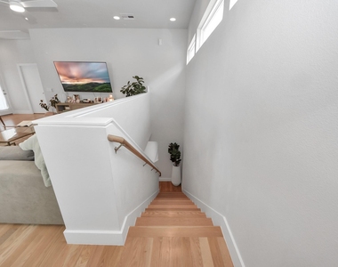 1903 Wipprecht Street - Photo Thumbnail 15