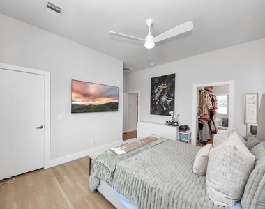 1903 Wipprecht Street - Photo Thumbnail 9