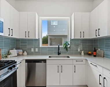 401 North Bluff - Photo Thumbnail 2