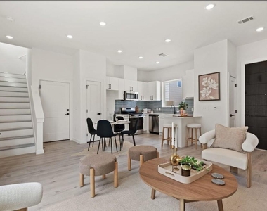 401 North Bluff - Photo Thumbnail 1