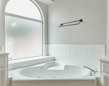 7510 Stonesfield Place - Photo Thumbnail 23