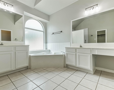 7510 Stonesfield Place - Photo Thumbnail 22