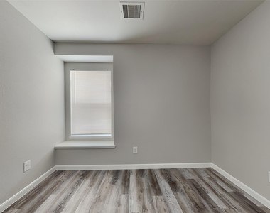 9443 Black Tooth Way - Photo Thumbnail 12