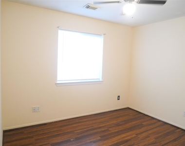 4923 Callery Creek Drive - Photo Thumbnail 10
