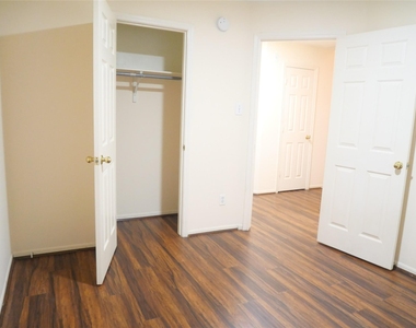 4923 Callery Creek Drive - Photo Thumbnail 9