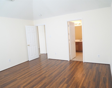 4923 Callery Creek Drive - Photo Thumbnail 14