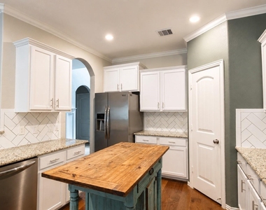 286 Capriccio Lane - Photo Thumbnail 9