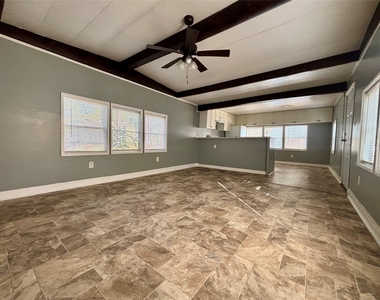 13405 Commander Circle - Photo Thumbnail 4