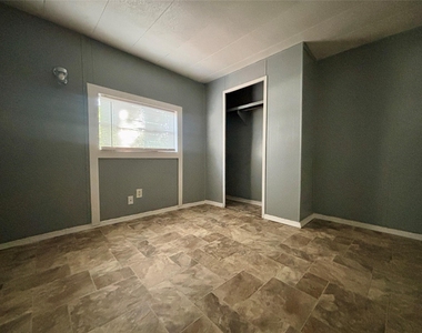 13405 Commander Circle - Photo Thumbnail 12