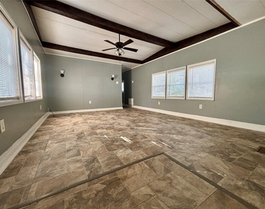 13405 Commander Circle - Photo Thumbnail 2