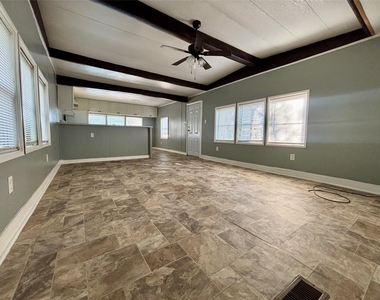 13405 Commander Circle - Photo Thumbnail 3