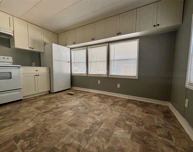 13405 Commander Circle - Photo Thumbnail 6