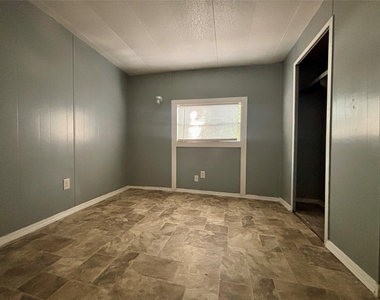 13405 Commander Circle - Photo Thumbnail 13