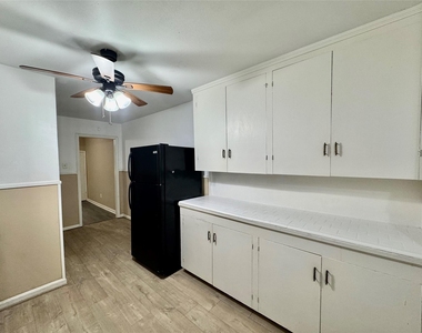 2431 Shakespeare St - Photo Thumbnail 7
