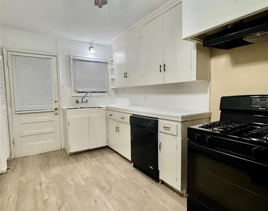 2431 Shakespeare St - Photo Thumbnail 6