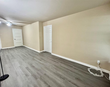 2431 Shakespeare St - Photo Thumbnail 1