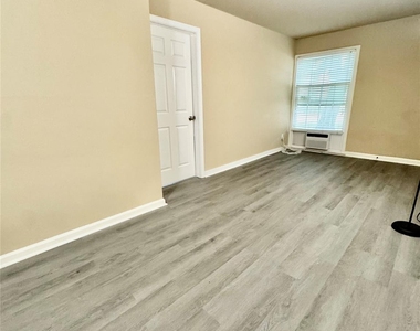 2431 Shakespeare St - Photo Thumbnail 4