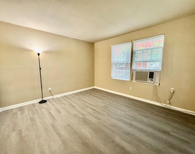 2431 Shakespeare St - Photo Thumbnail 5