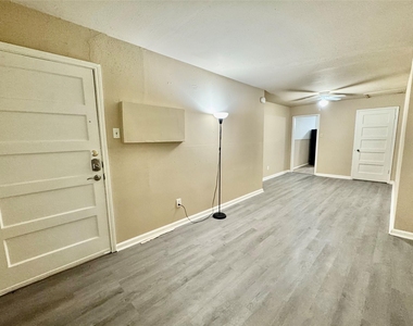 2431 Shakespeare St - Photo Thumbnail 2