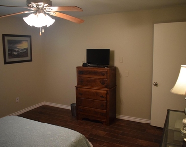 5742 Southminster Drive - Photo Thumbnail 8