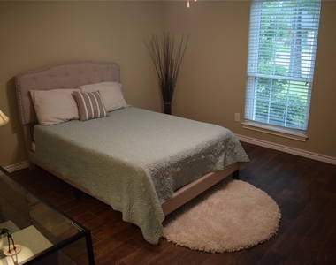 5742 Southminster Drive - Photo Thumbnail 7