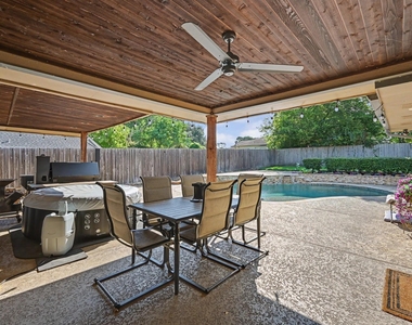 9820 W Shore Drive - Photo Thumbnail 8