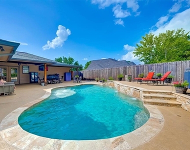 9820 W Shore Drive - Photo Thumbnail 5