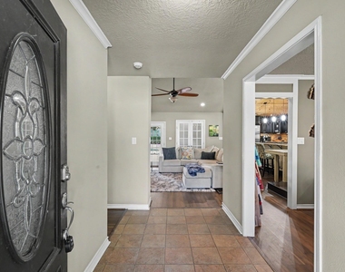 9820 W Shore Drive - Photo Thumbnail 12