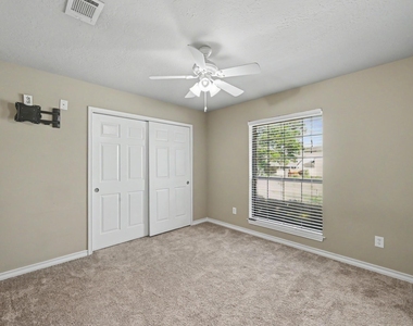 9820 W Shore Drive - Photo Thumbnail 20
