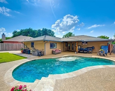 9820 W Shore Drive - Photo Thumbnail 6