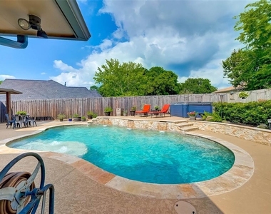 9820 W Shore Drive - Photo Thumbnail 7