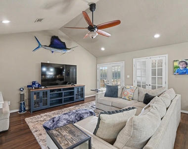 9820 W Shore Drive - Photo Thumbnail 14