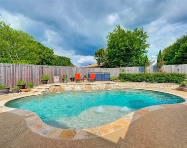 9820 W Shore Drive - Photo Thumbnail 1